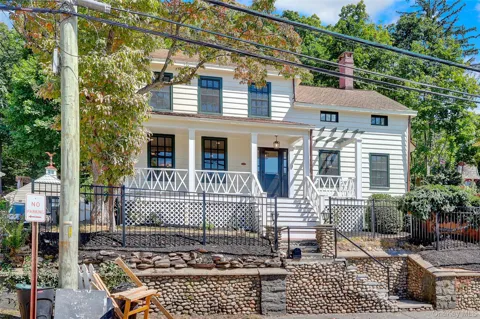 324 Woodbine Avenue