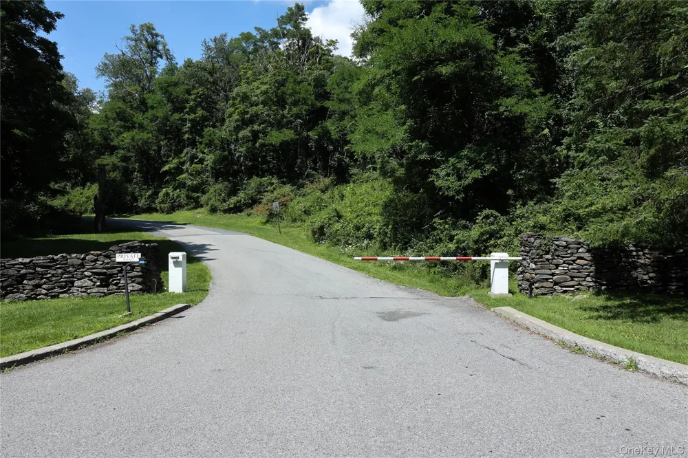 150 Deer Hollow Road Poughquag, NY 12570
