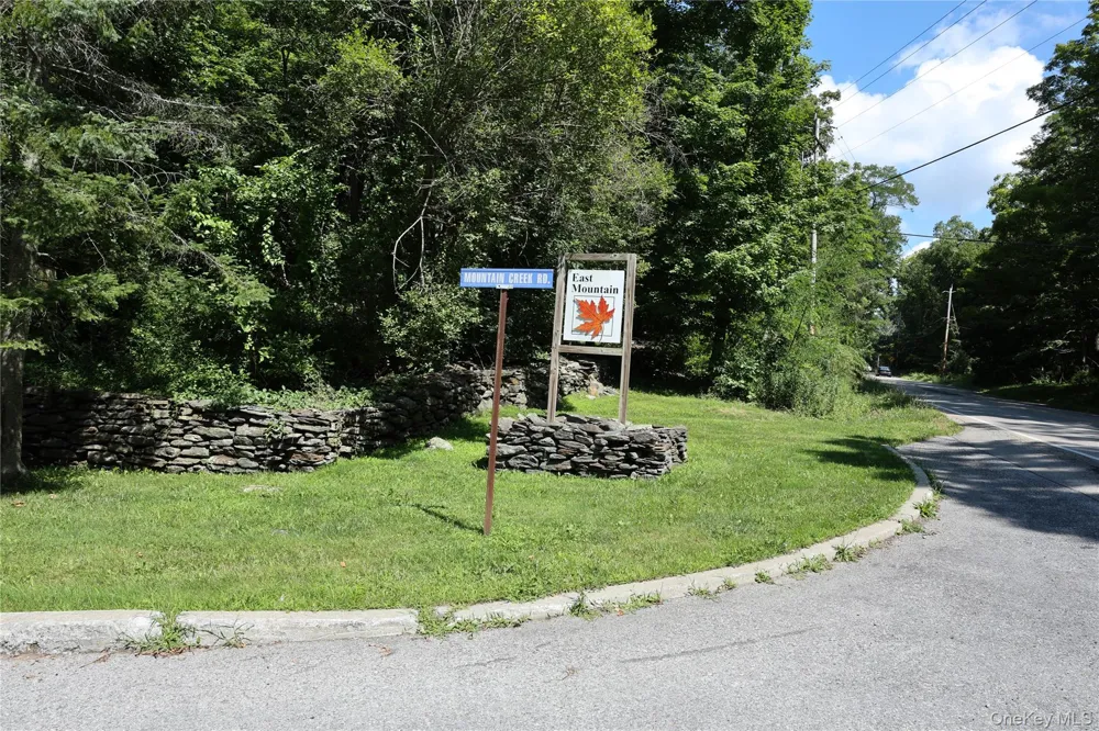 150 Deer Hollow Road Poughquag, NY 12570