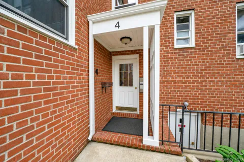 4 Edwards St #1E