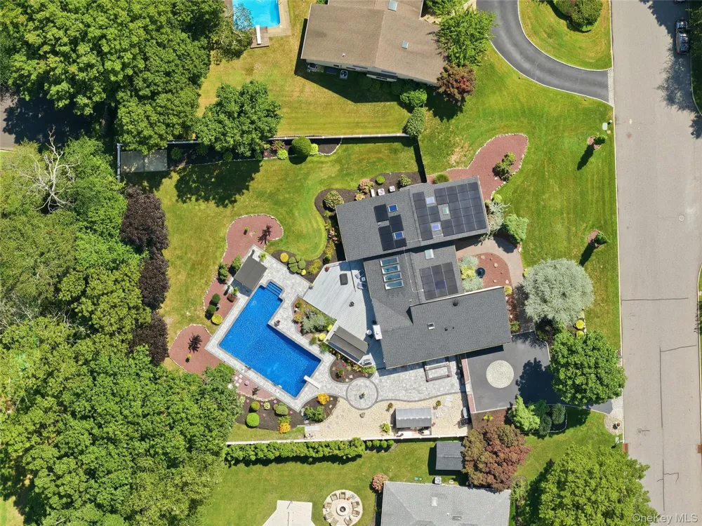 31 Deer Run East Islip, NY 11730