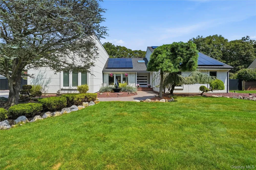 31 Deer Run East Islip, NY 11730
