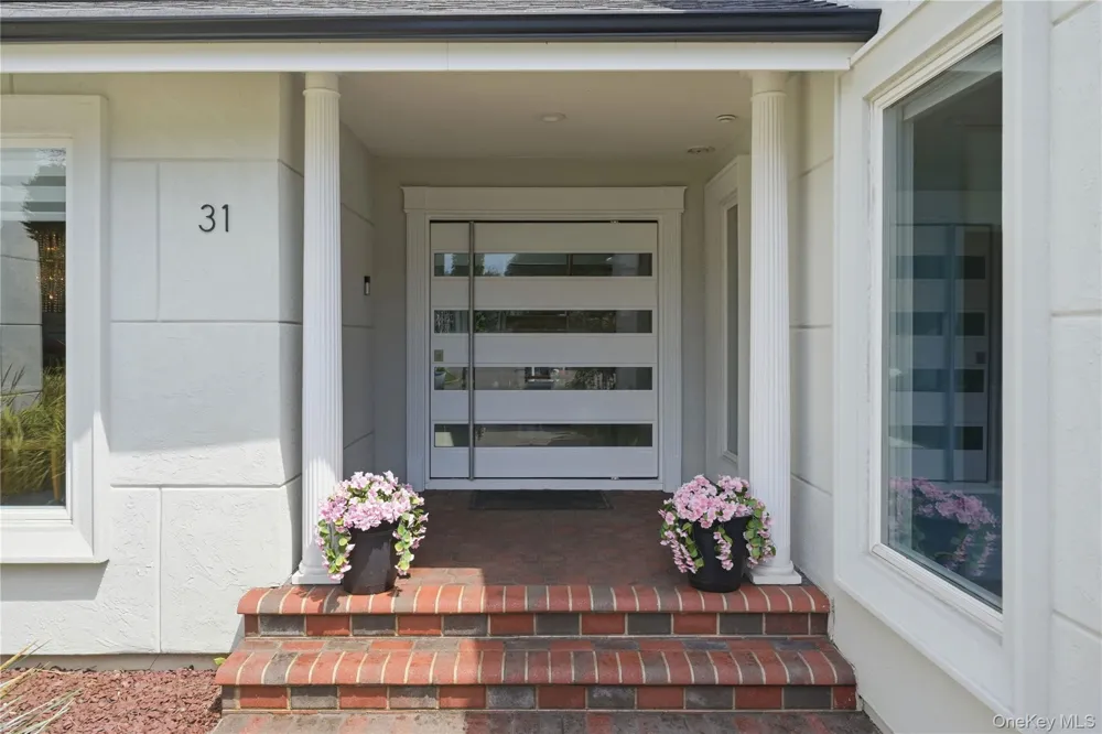 31 Deer Run East Islip, NY 11730