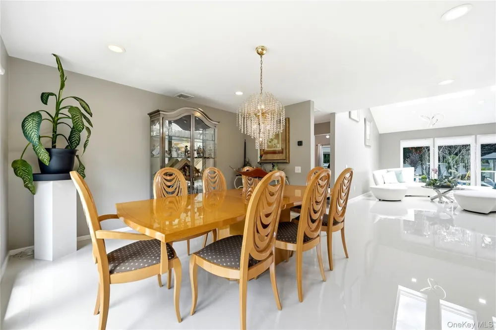31 Deer Run East Islip, NY 11730