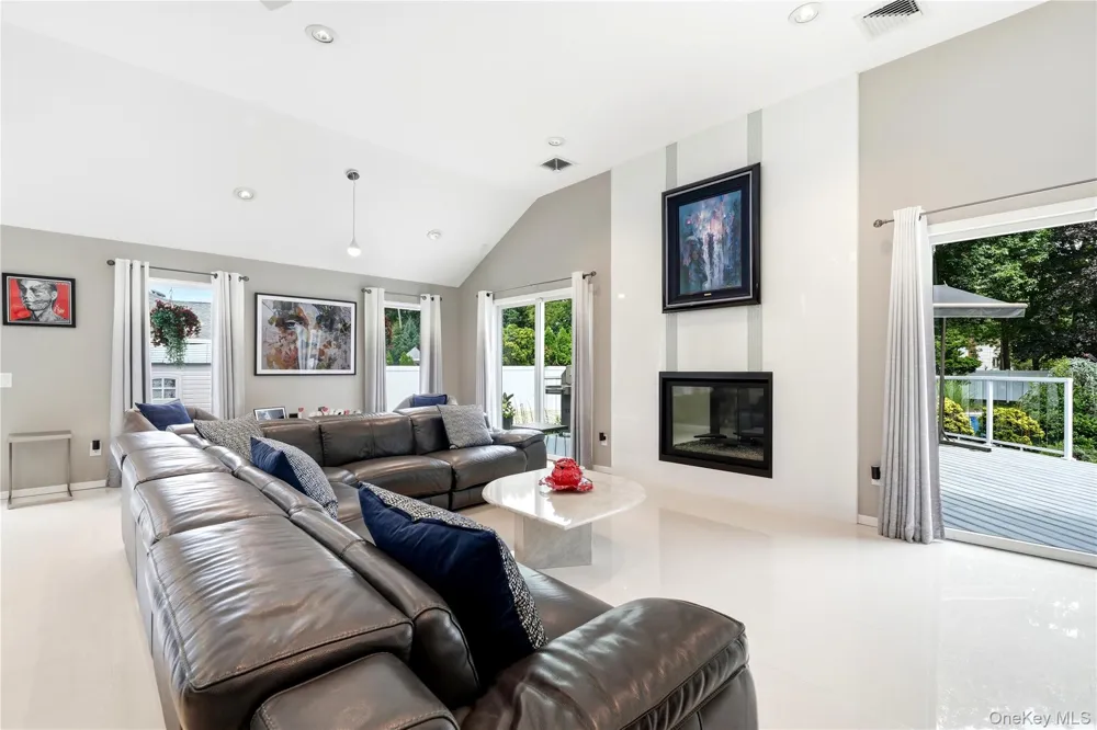 31 Deer Run East Islip, NY 11730