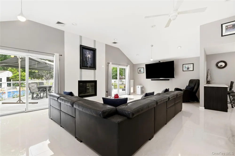 31 Deer Run East Islip, NY 11730