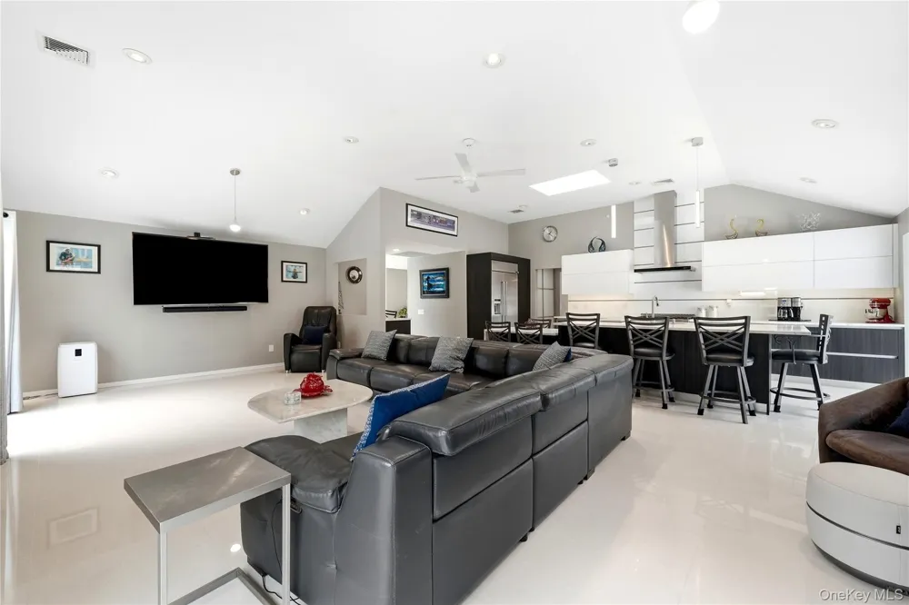31 Deer Run East Islip, NY 11730