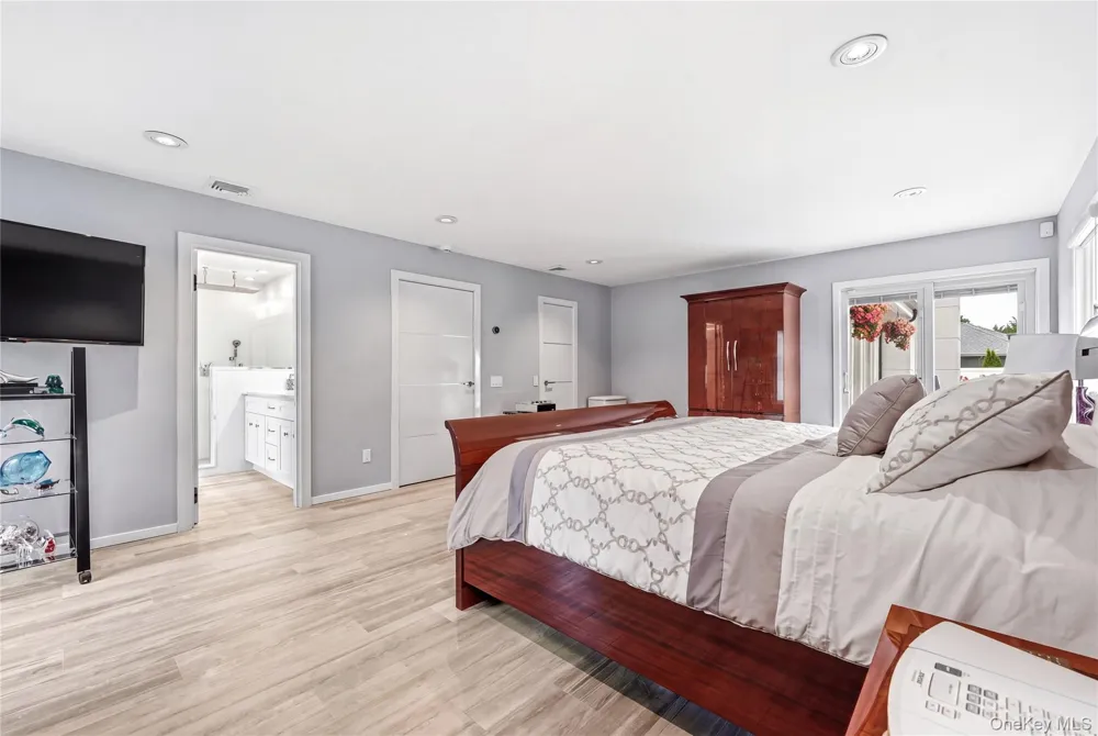 31 Deer Run East Islip, NY 11730