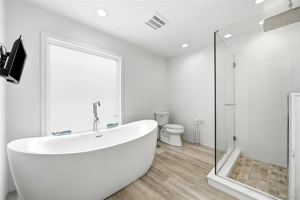 31 Deer Run East Islip, NY 11730
