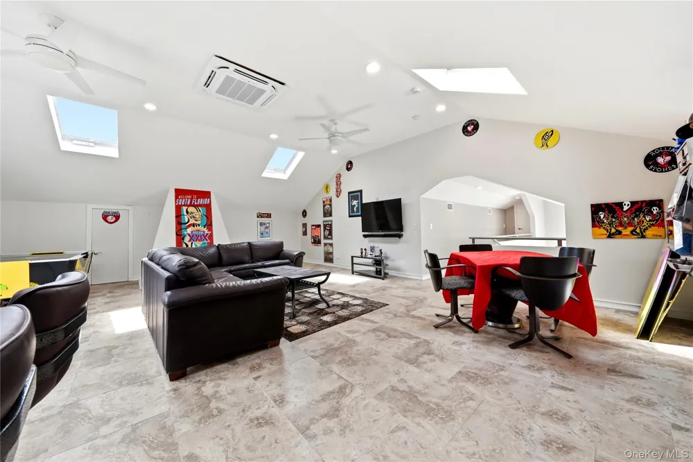 31 Deer Run East Islip, NY 11730