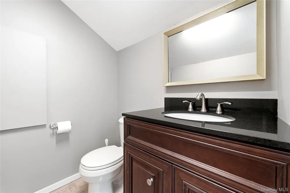31 Deer Run East Islip, NY 11730