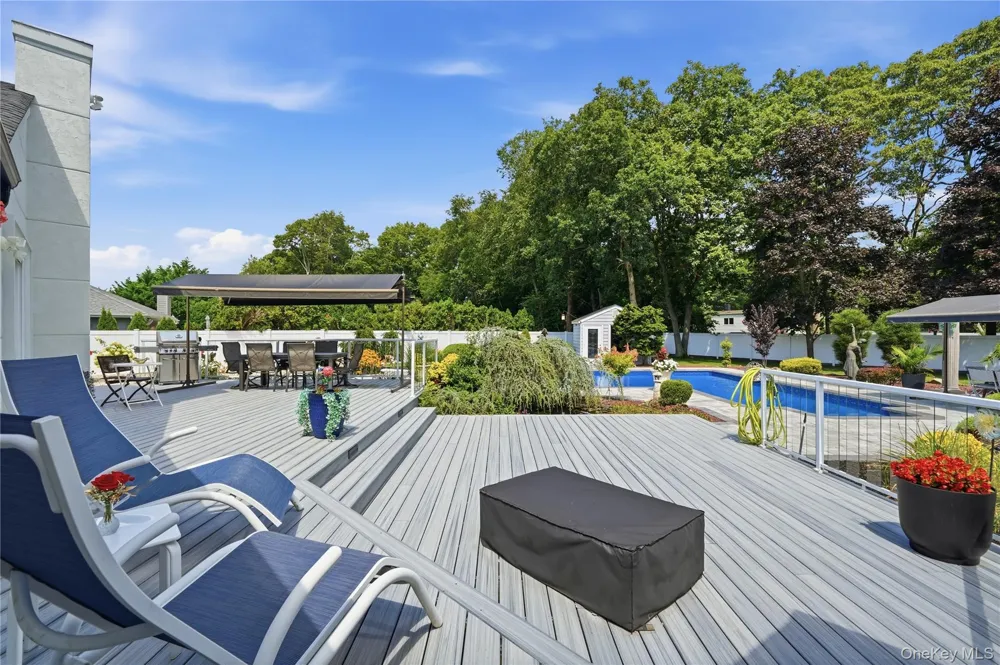 31 Deer Run East Islip, NY 11730