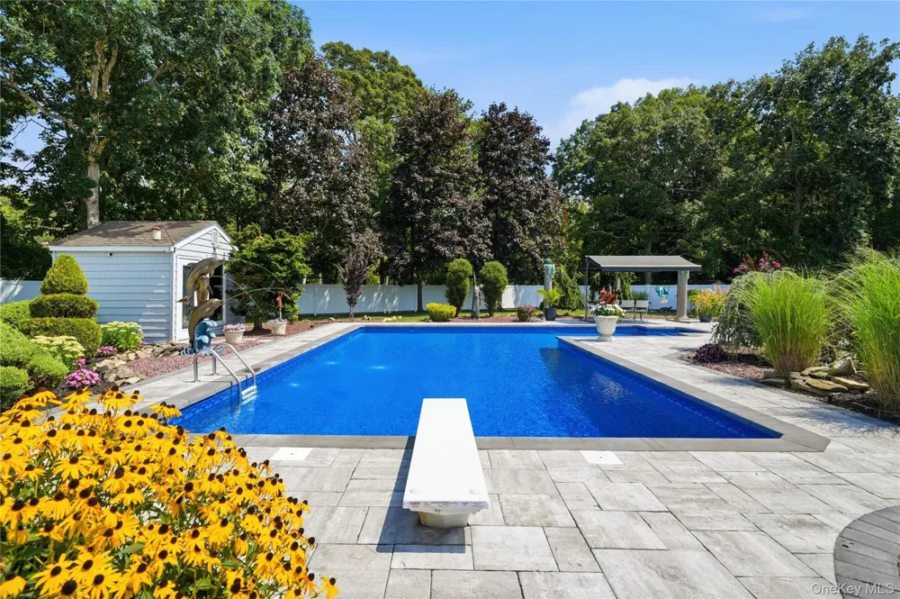 31 Deer Run East Islip, NY 11730