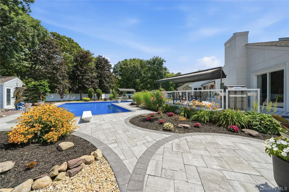 31 Deer Run East Islip, NY 11730