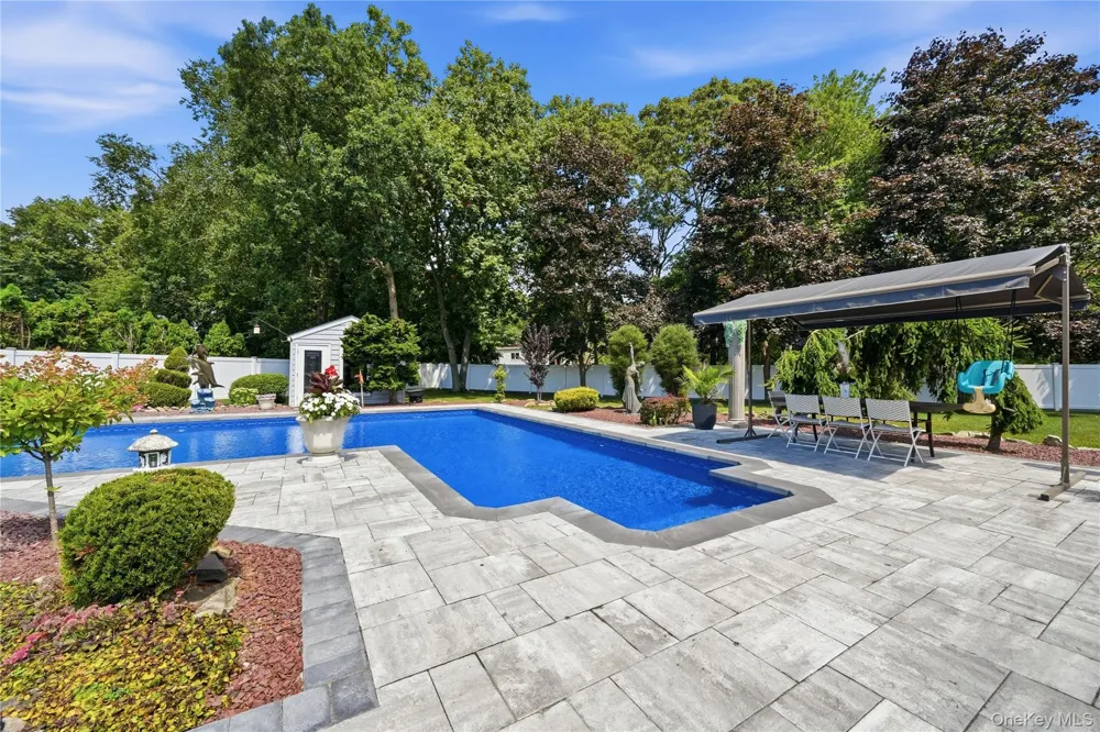 31 Deer Run East Islip, NY 11730