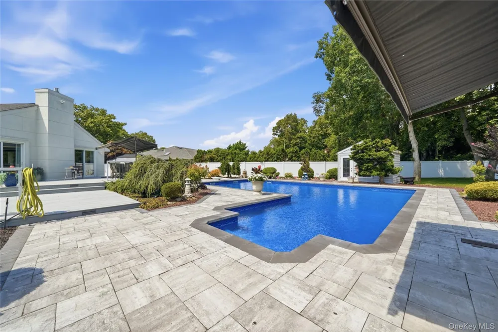 31 Deer Run East Islip, NY 11730