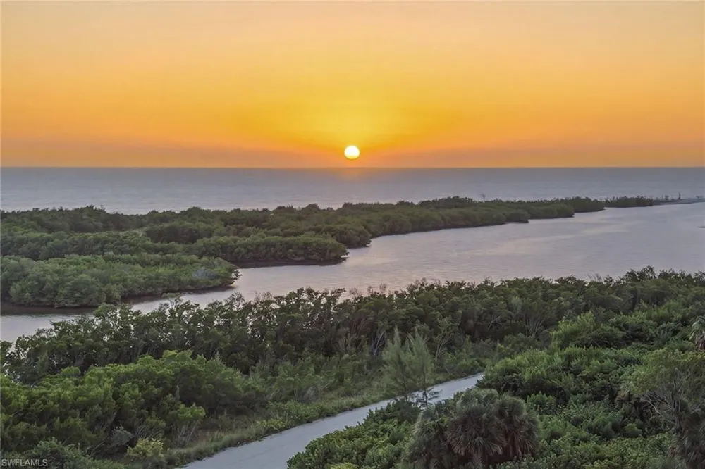 380 Seaview Court #908 Marco Island, FL 34145