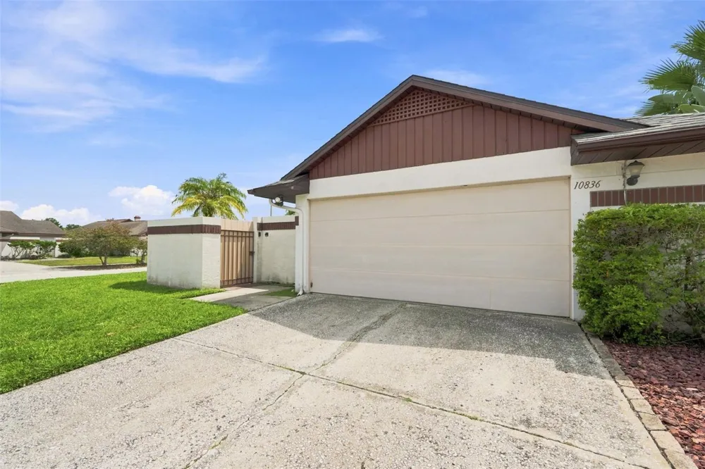 10836 VENICE CIRCLE Tampa, FL 33635
