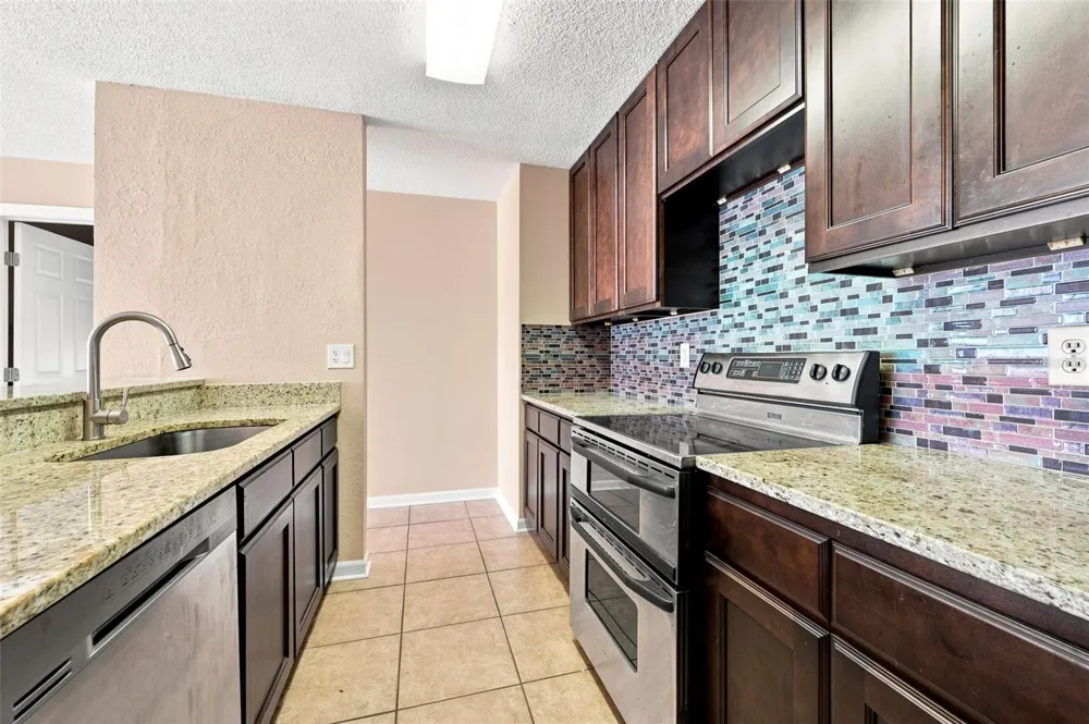 10836 VENICE CIRCLE Tampa, FL 33635