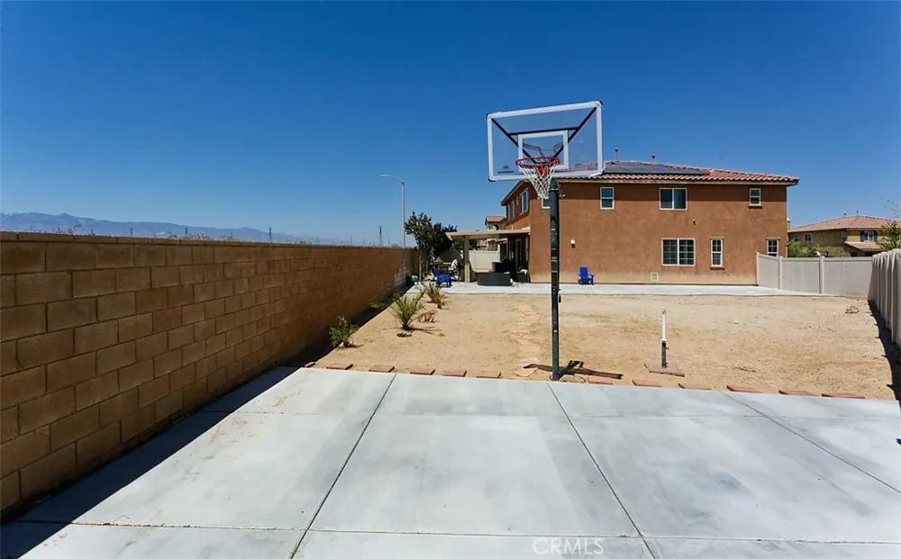 14911 Sunset Gardens Court Victorville, CA 92394