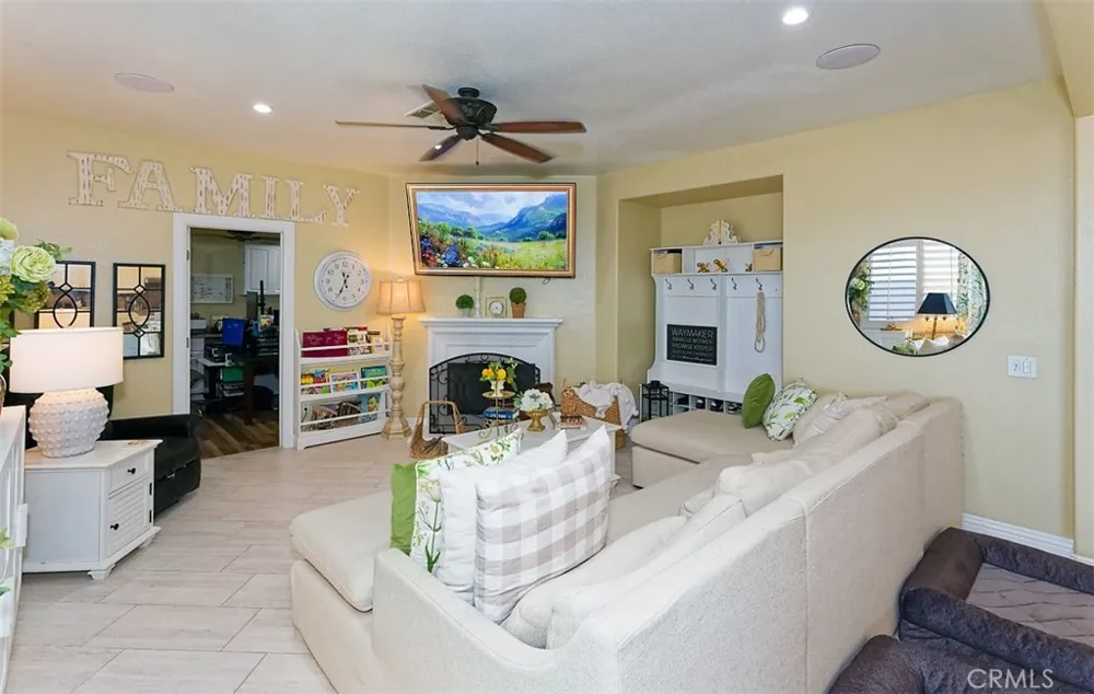 14911 Sunset Gardens Court Victorville, CA 92394