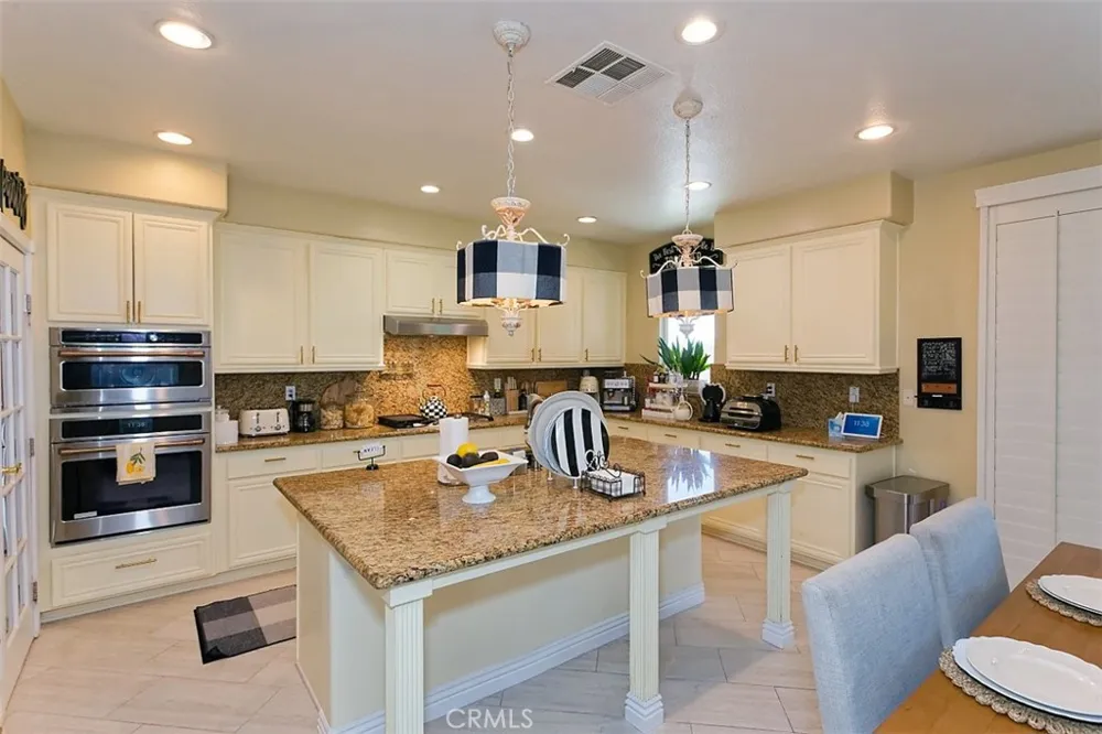 14911 Sunset Gardens Court Victorville, CA 92394