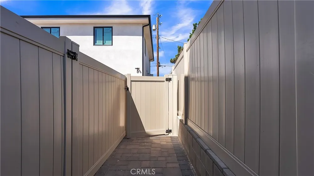 7731 Craner Ave Sun Valley, CA 91352
