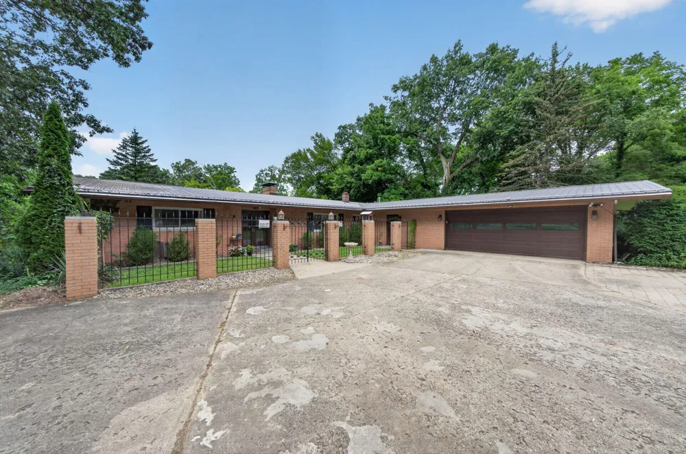 70506 Sunrise Drive Edwardsburg, MI 49112
