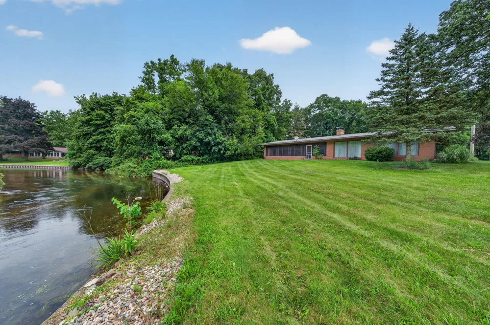 70506 Sunrise Drive Edwardsburg, MI 49112