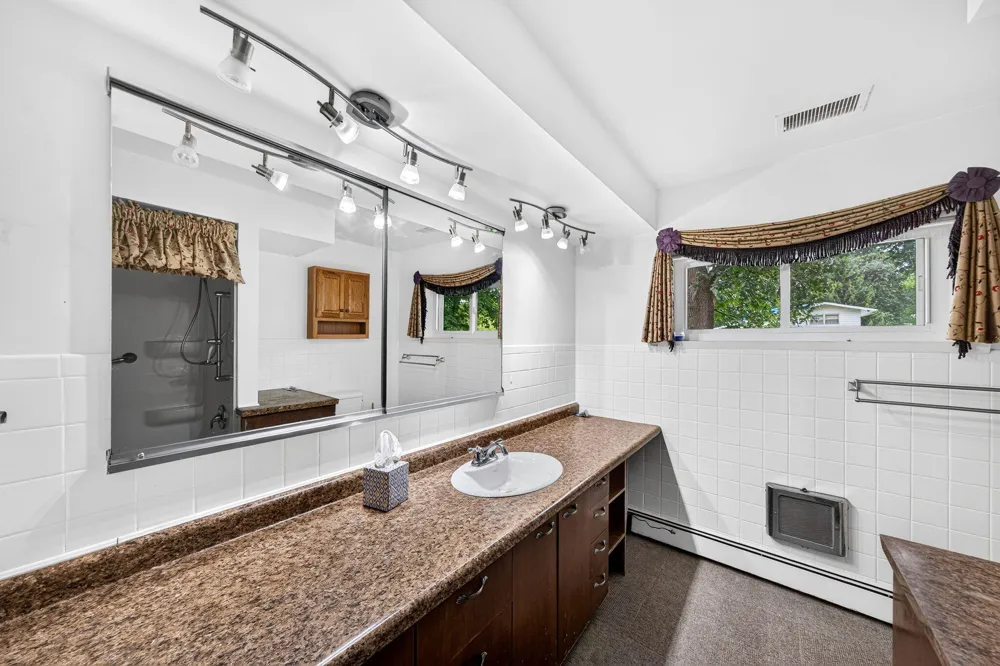 70506 Sunrise Drive Edwardsburg, MI 49112