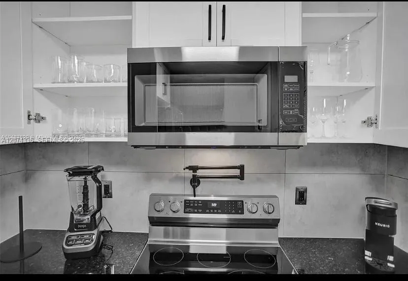 302 NW 9th St Hallandale Beach, FL 33009