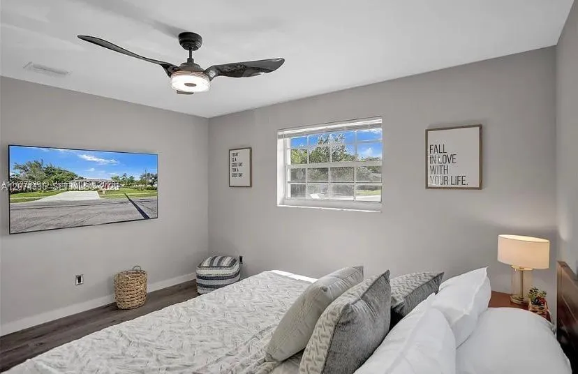302 NW 9th St Hallandale Beach, FL 33009