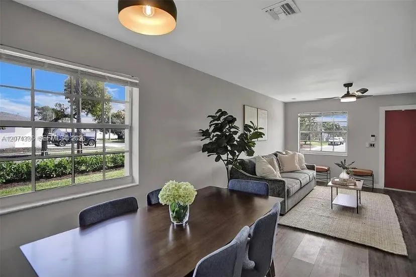 302 NW 9th St Hallandale Beach, FL 33009