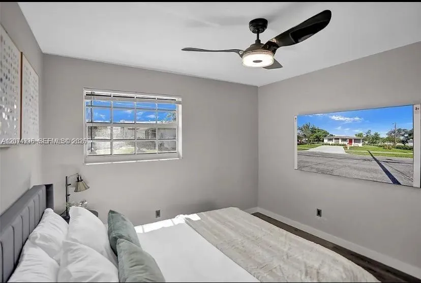 302 NW 9th St Hallandale Beach, FL 33009