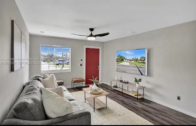 302 NW 9th St Hallandale Beach, FL 33009