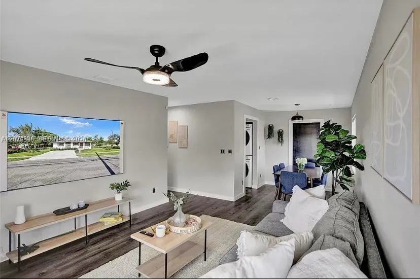 302 NW 9th St Hallandale Beach, FL 33009