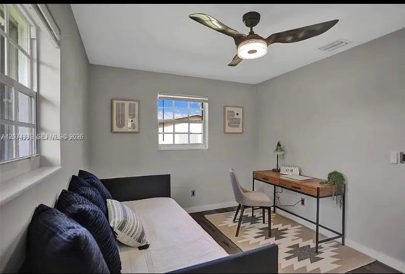 302 NW 9th St Hallandale Beach, FL 33009