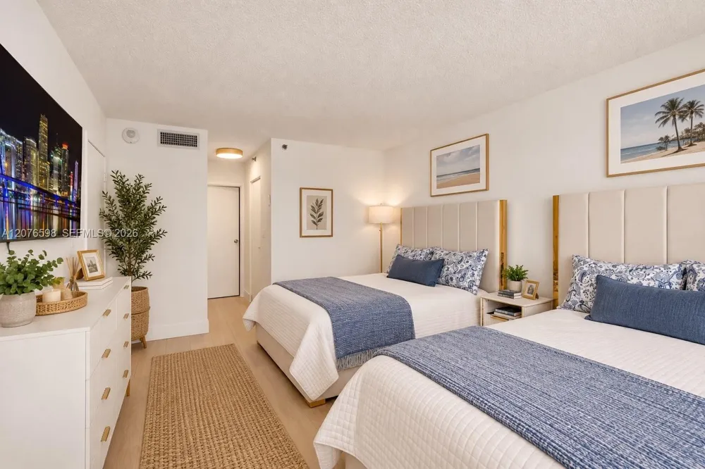 4101 Pine Tree Dr #1105 Miami Beach, FL 33140