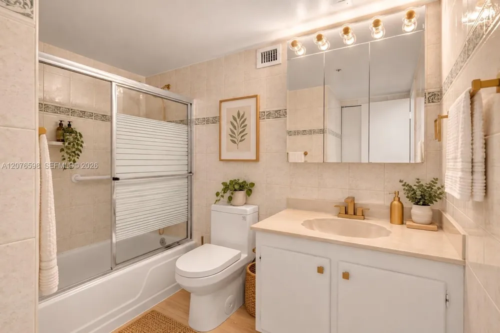 4101 Pine Tree Dr #1105 Miami Beach, FL 33140