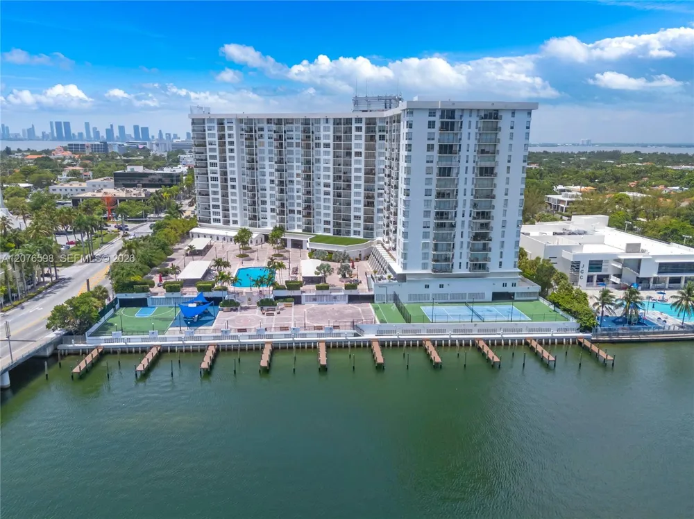 4101 Pine Tree Dr #1105 Miami Beach, FL 33140