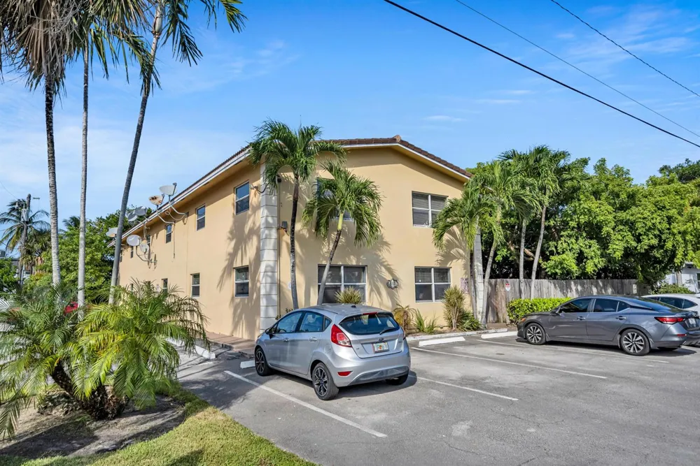 811 NE 14TH PLACE #10 Fort Lauderdale, FL 33304
