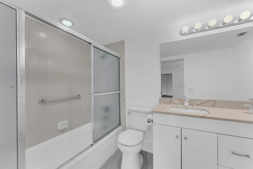 3003 PORTOFINO Isle #K1 Coconut Creek, FL 33066
