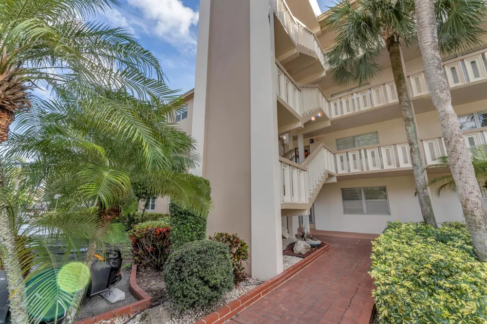 3003 PORTOFINO Isle #K1 Coconut Creek, FL 33066