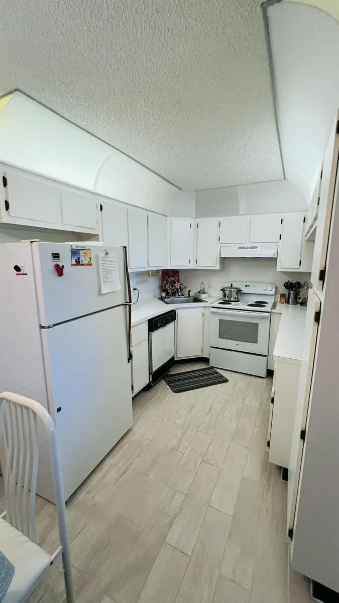 827 SKY PINE WAY #A2 