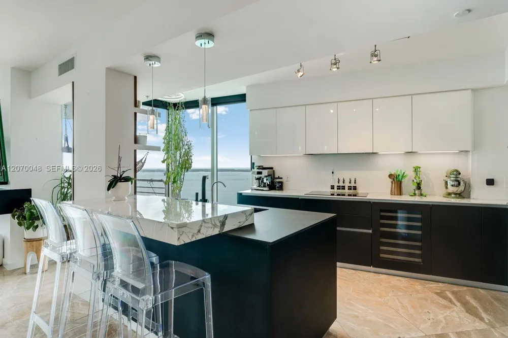 335 S Biscayne Blvd #2609 Miami, FL 33131