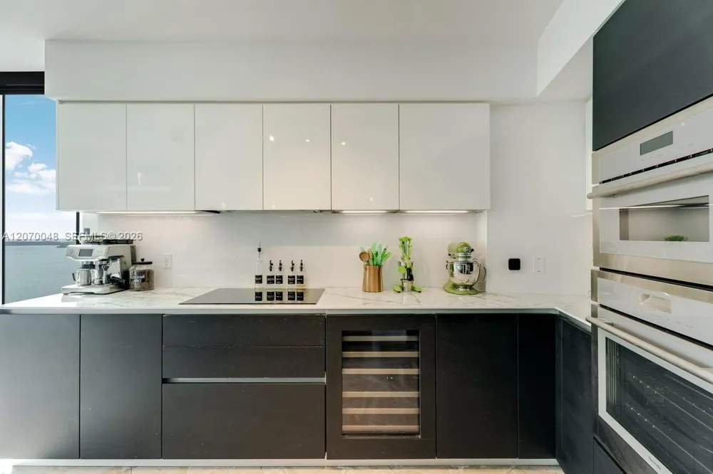 335 S Biscayne Blvd #2609 Miami, FL 33131