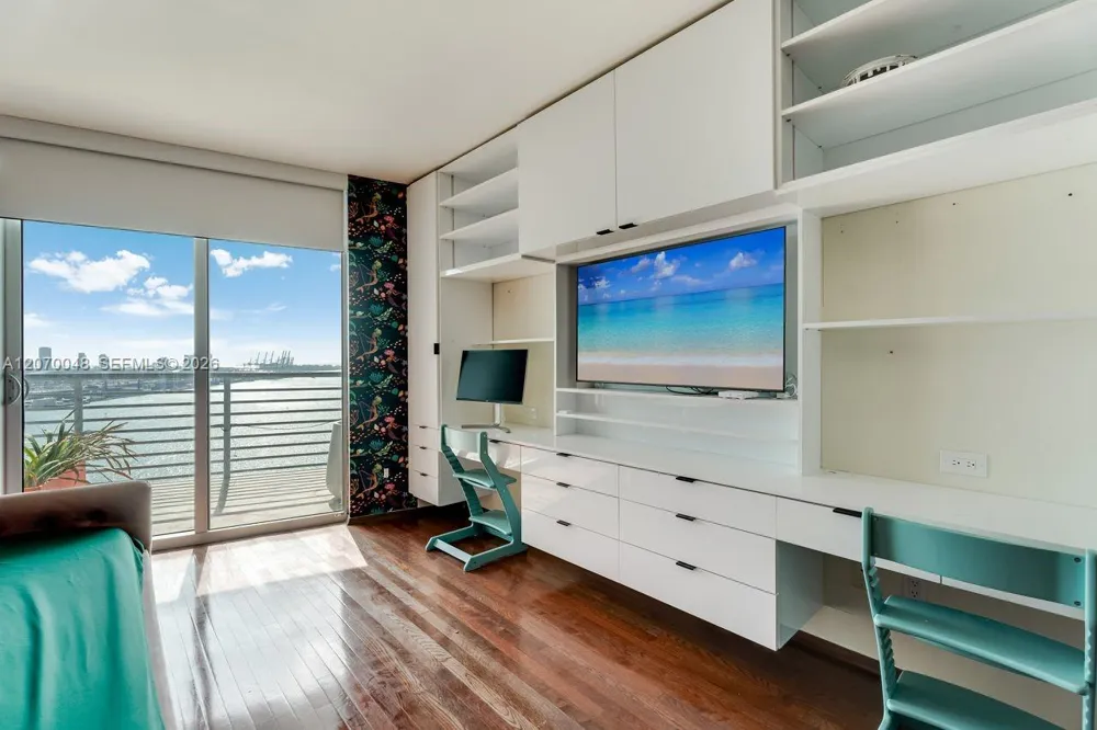 335 S Biscayne Blvd #2609 Miami, FL 33131