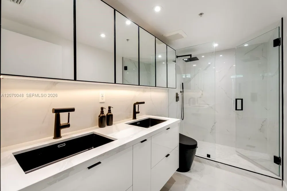 335 S Biscayne Blvd #2609 Miami, FL 33131