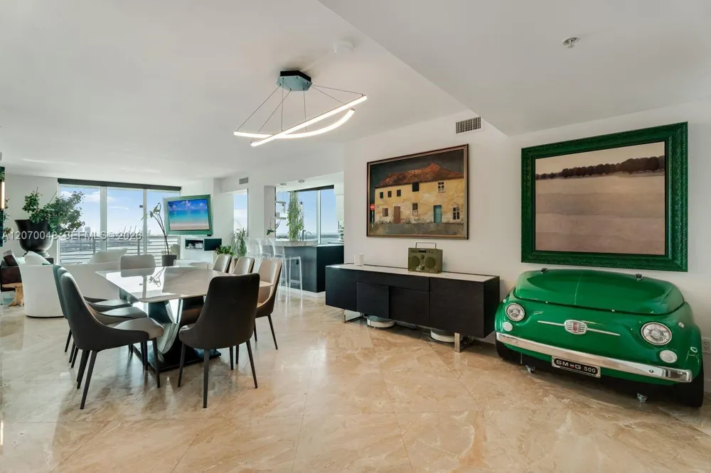 335 S Biscayne Blvd #2609 Miami, FL 33131