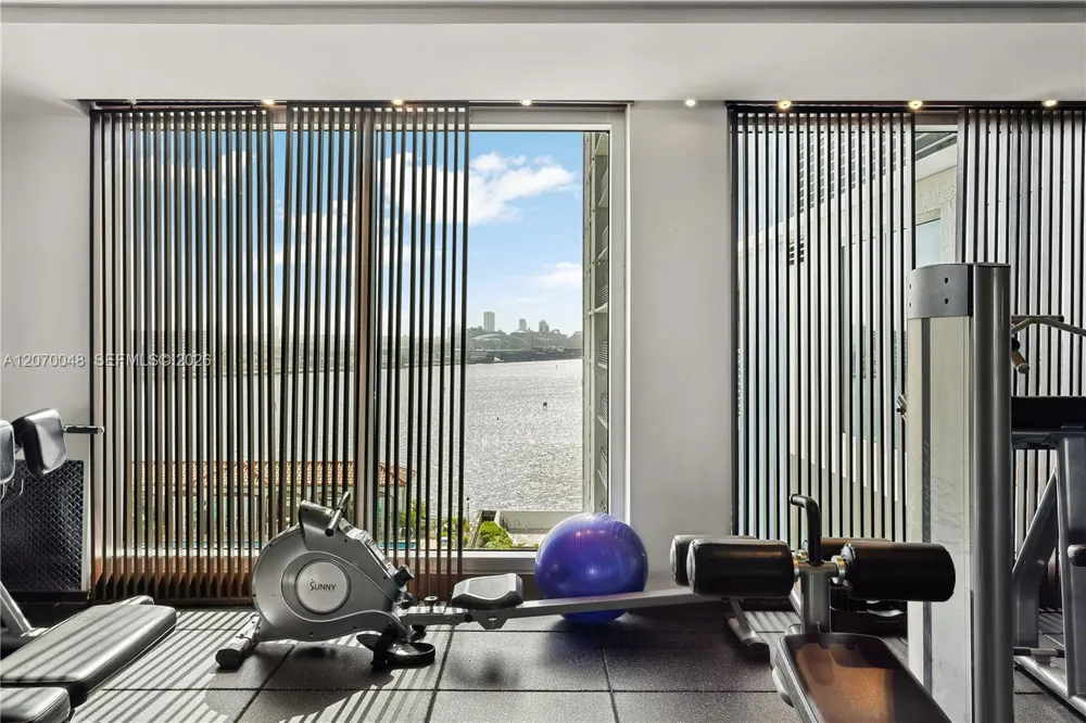 335 S Biscayne Blvd #2609 Miami, FL 33131